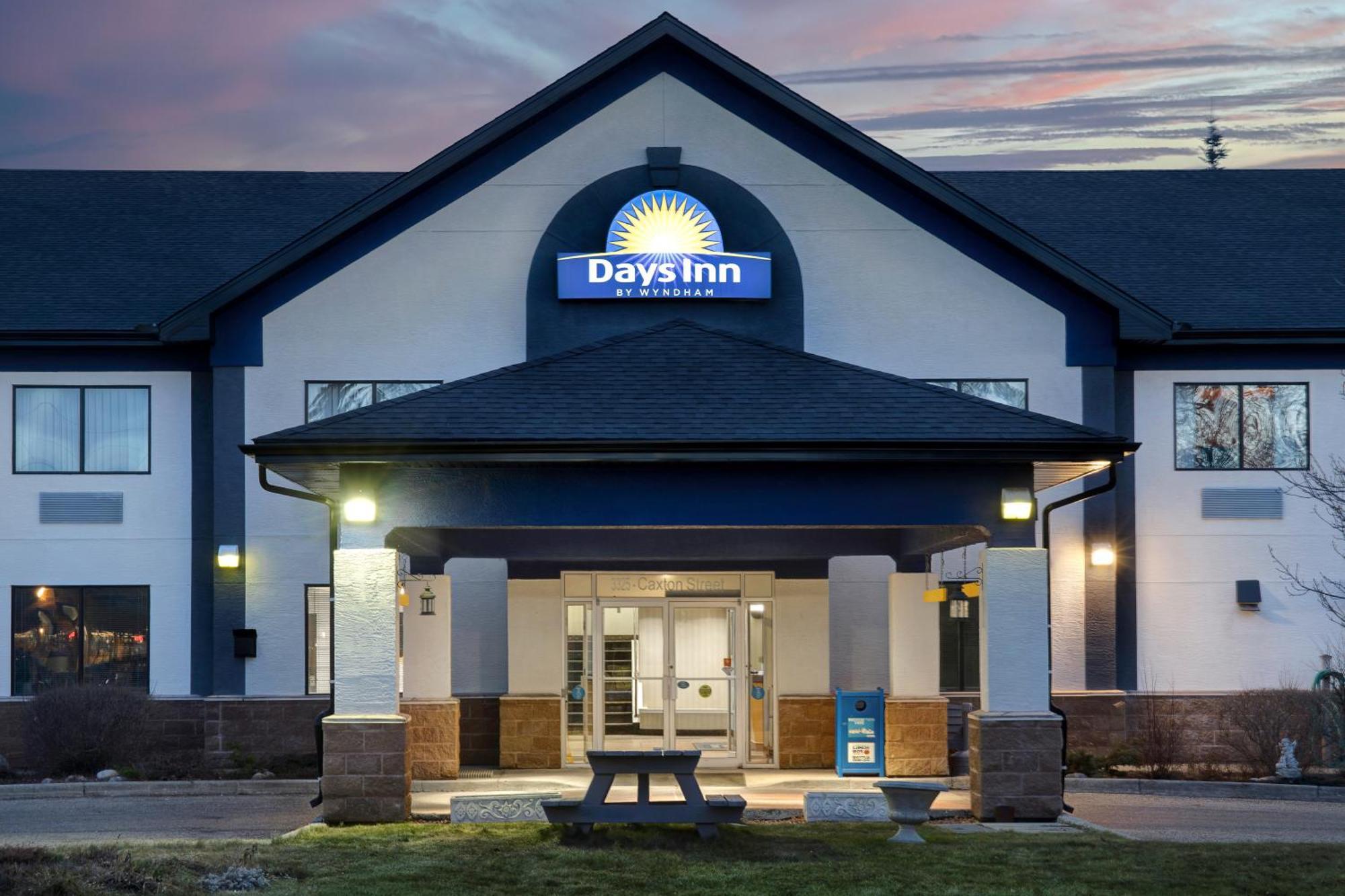 Days Inn By Wyndham Whitecourt Exterior photo