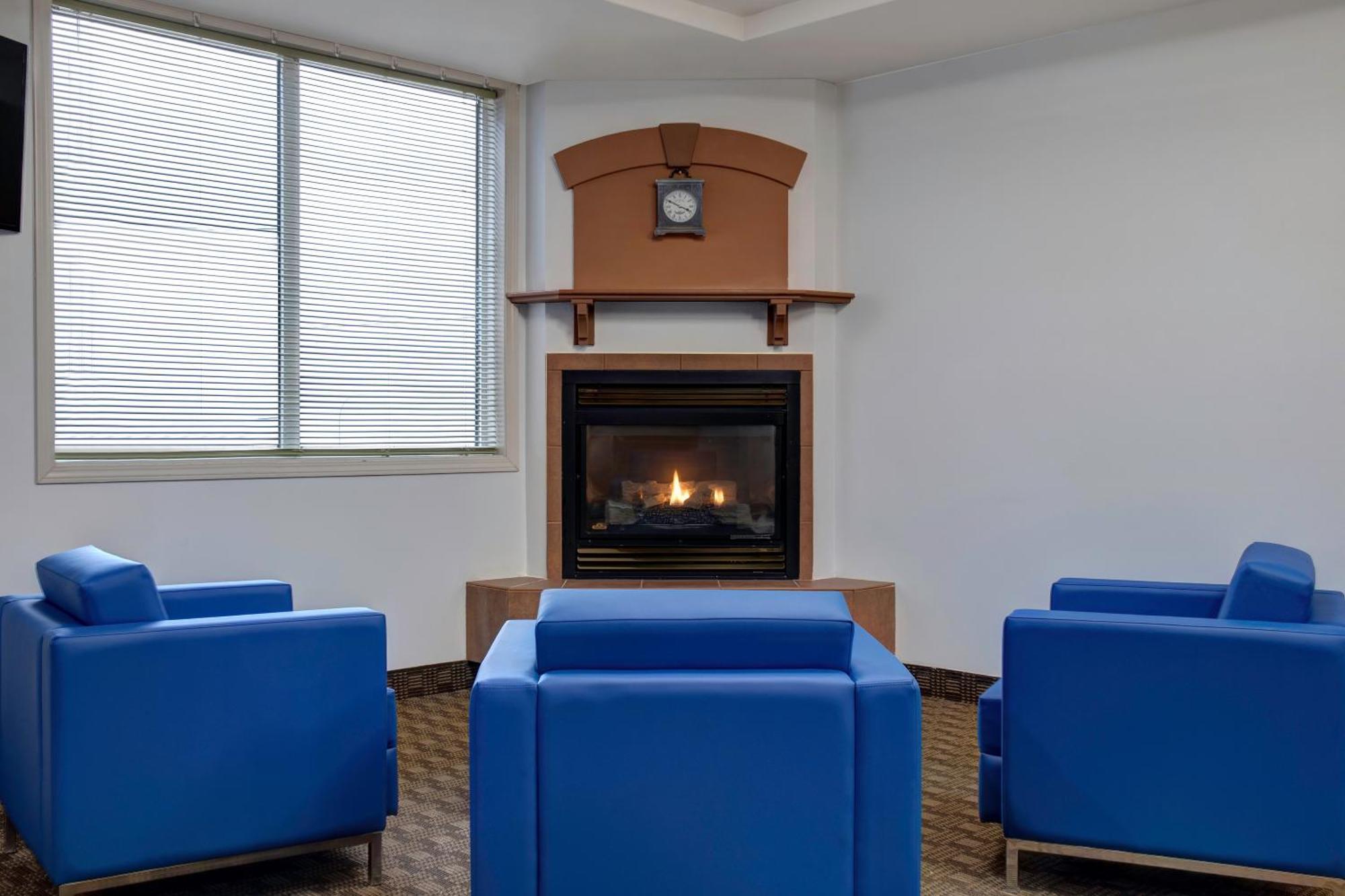 Days Inn By Wyndham Whitecourt Exterior photo