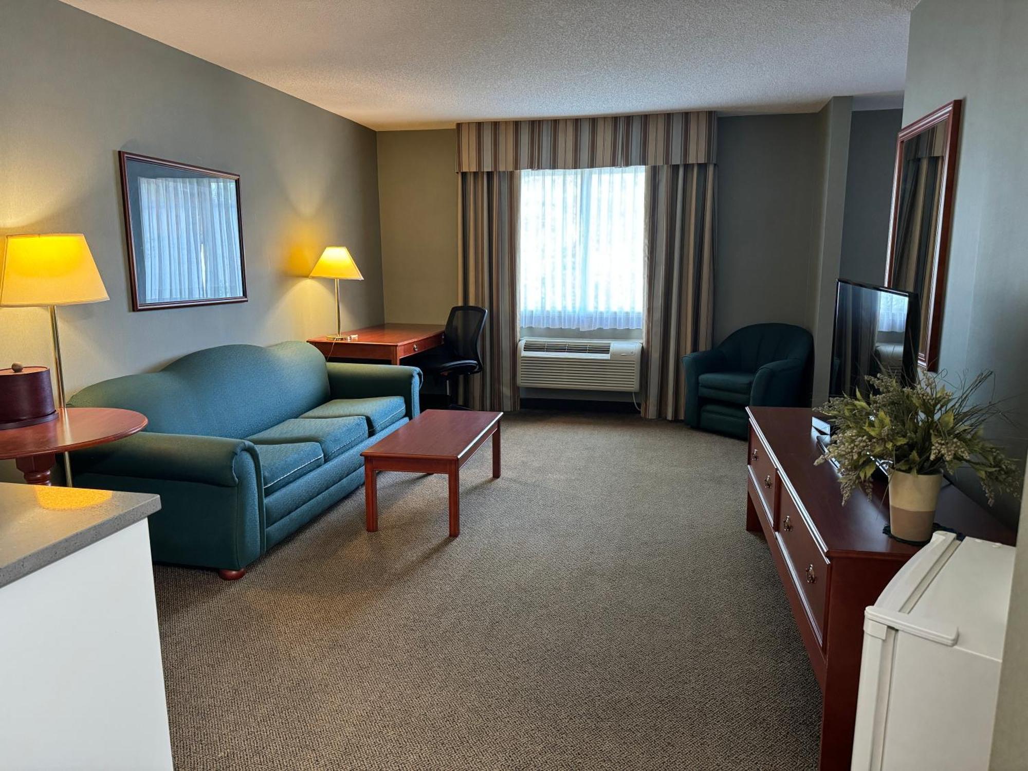Days Inn By Wyndham Whitecourt Exterior photo